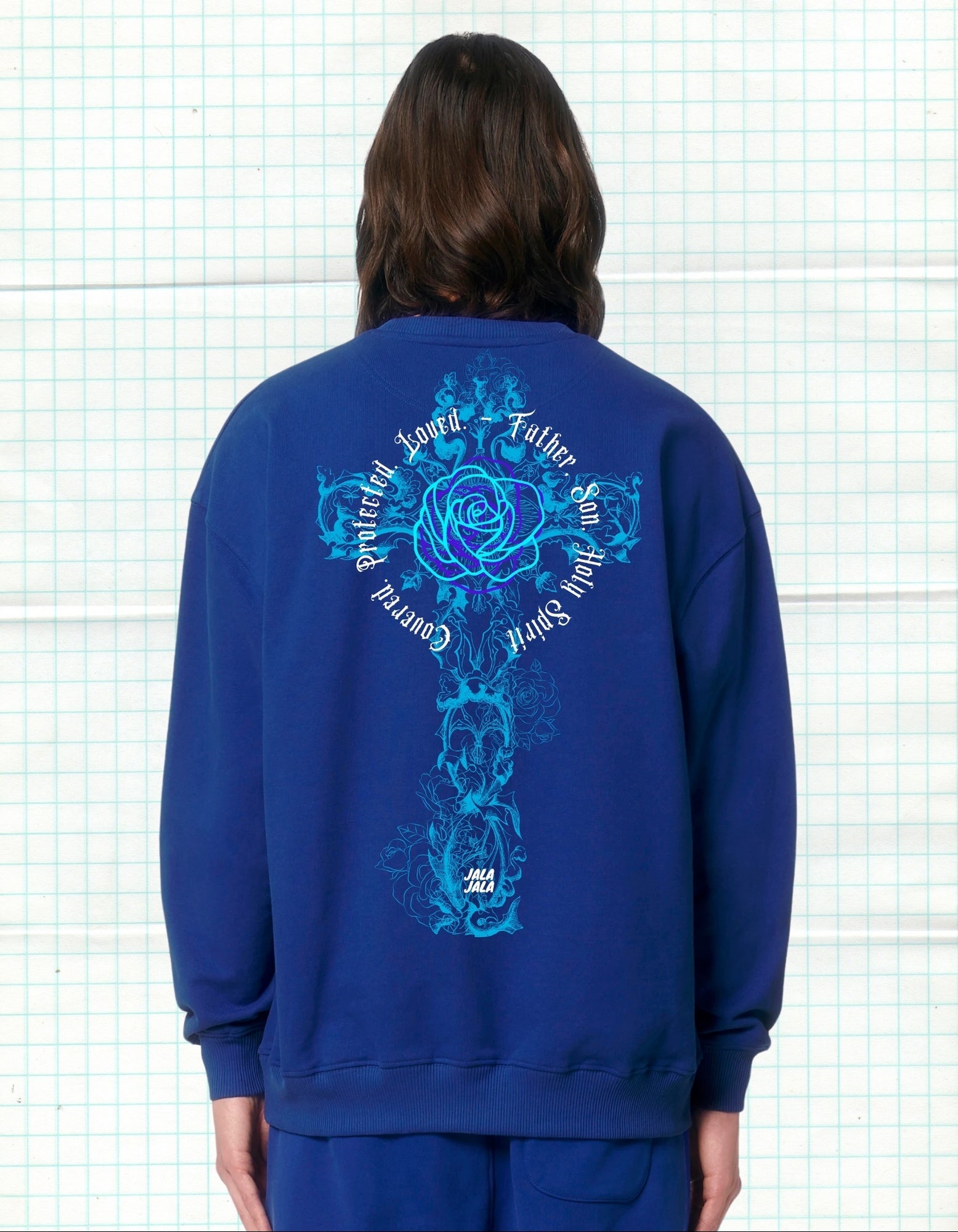 Cross of Grace – Royal Blue Uniseks Sweater (Ledger Dry) Wegwijzerkampen - JalaJala Artshop
