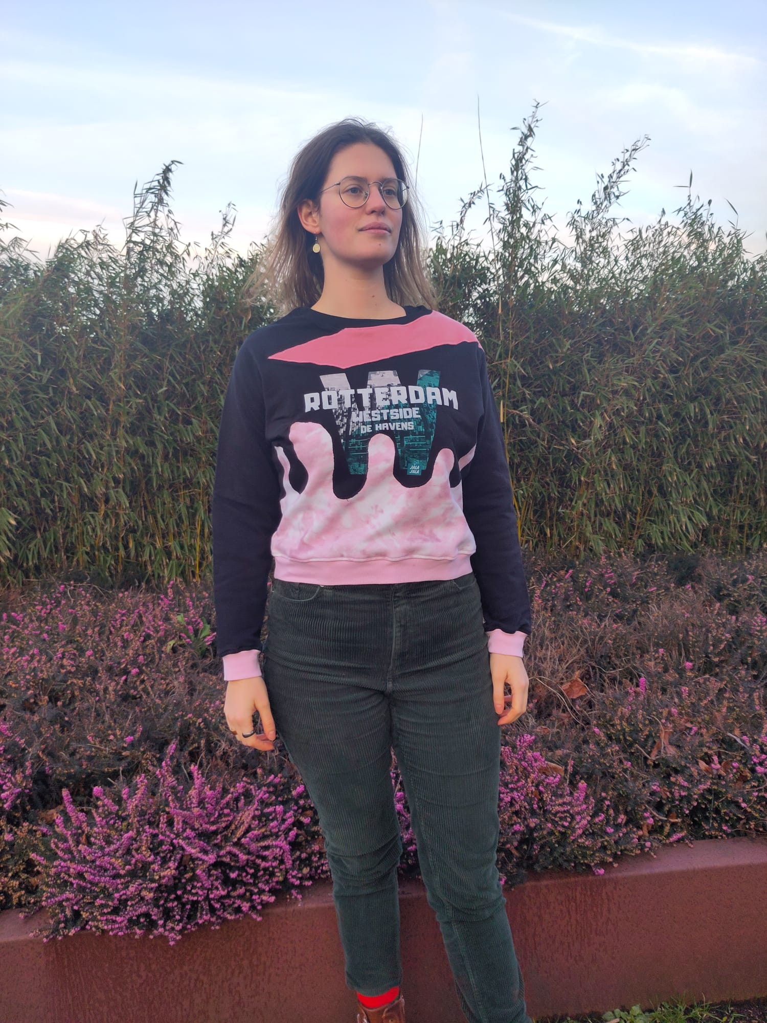 Funky Fibers Sweater – Rotterdamse Havens in Roze & Zwart - JalaJala Artshop