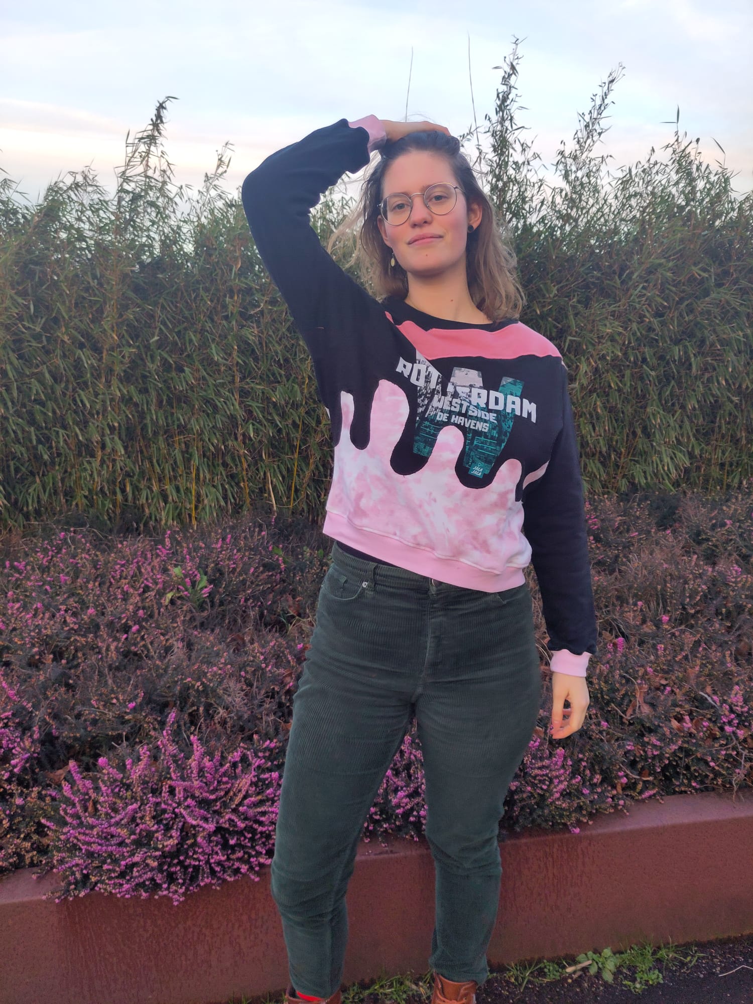 Funky Fibers Sweater – Rotterdamse Havens in Roze & Zwart - JalaJala Artshop