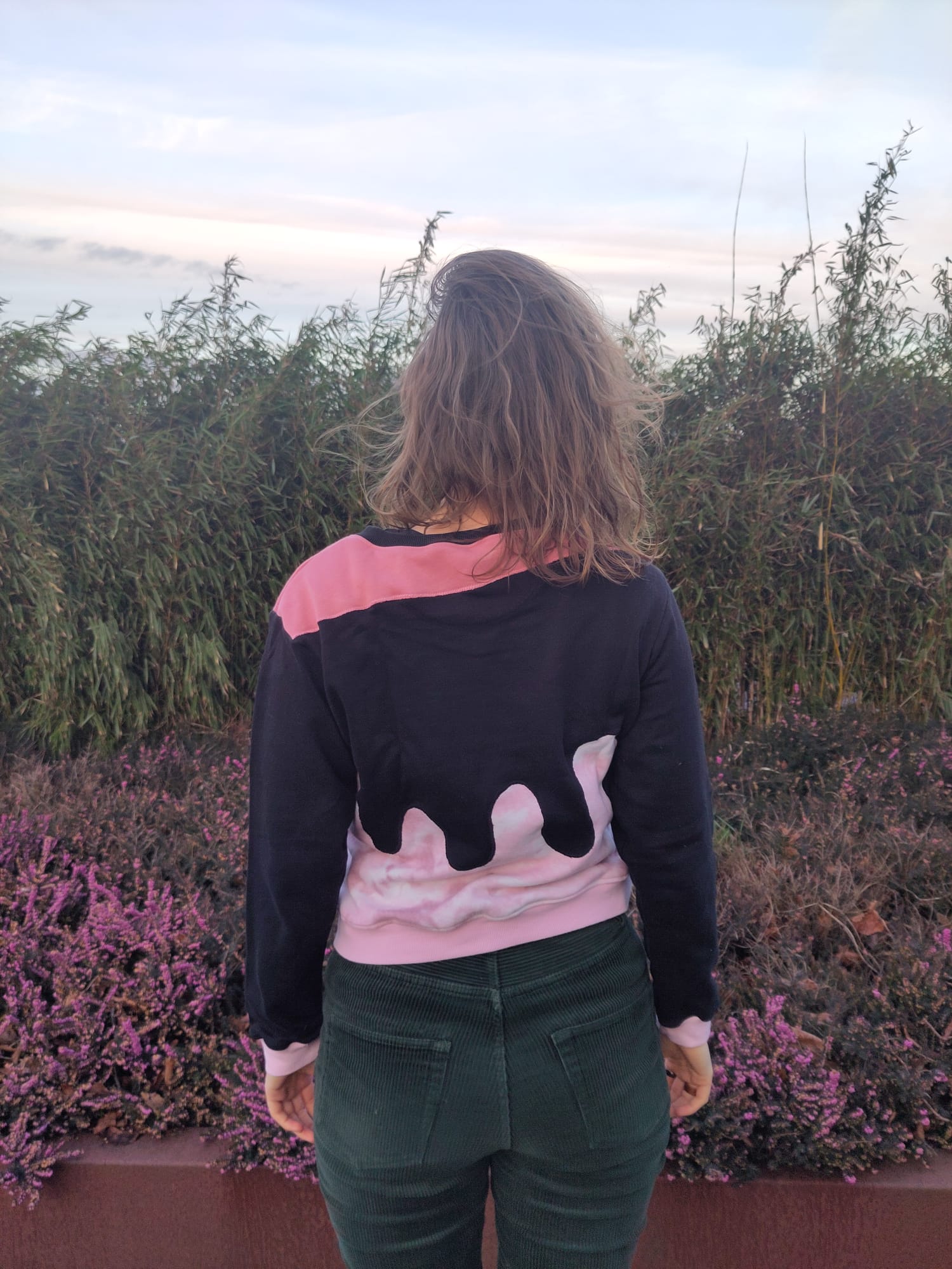 Funky Fibers Sweater – Rotterdamse Havens in Roze & Zwart - JalaJala Artshop