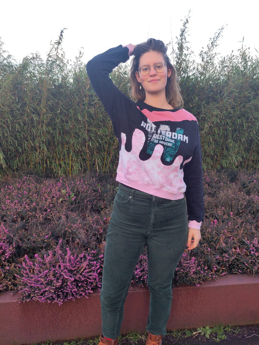 Funky Fibers Sweater – Rotterdamse Havens in Roze & Zwart - JalaJala Artshop